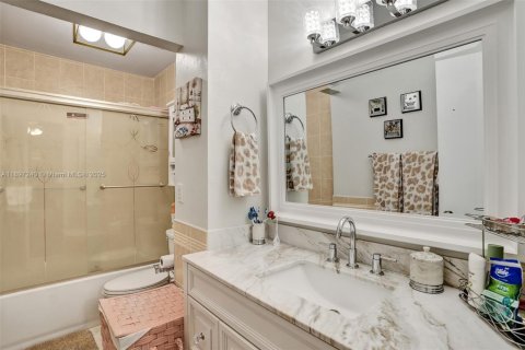 Touwnhouse à vendre à Tamarac, Floride: 3 chambres, 121.79 m2 № 2054509 - photo 17