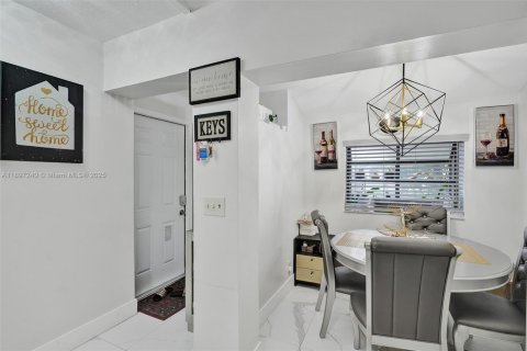 Touwnhouse à vendre à Tamarac, Floride: 3 chambres, 121.79 m2 № 2054509 - photo 6