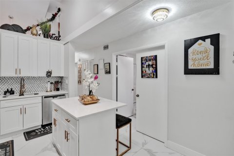 Touwnhouse à vendre à Tamarac, Floride: 3 chambres, 121.79 m2 № 2054509 - photo 5