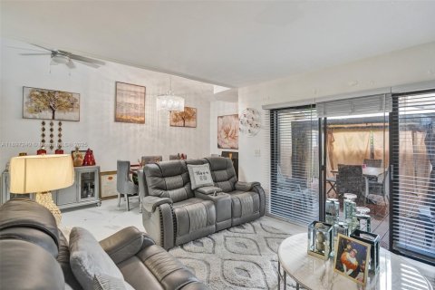 Touwnhouse à vendre à Tamarac, Floride: 3 chambres, 121.79 m2 № 2054509 - photo 8