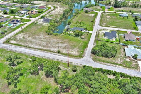 Land in Cape Coral, Florida № 1788458 - photo 10