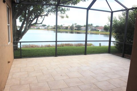 Casa en alquiler en Weston, Florida, 3 dormitorios, 142.33 m2 № 1890932 - foto 5