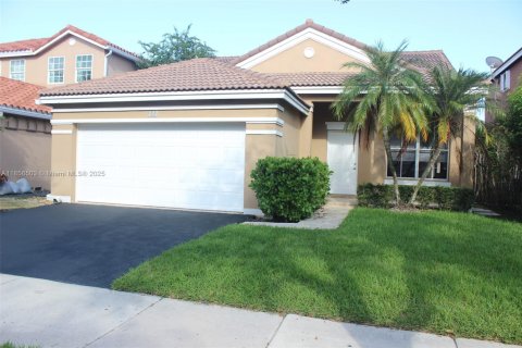 Casa en alquiler en Weston, Florida, 3 dormitorios, 142.33 m2 № 1890932 - foto 1