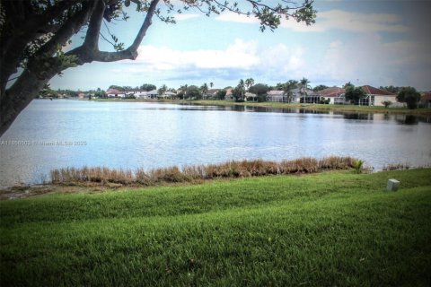 Casa en alquiler en Weston, Florida, 3 dormitorios, 142.33 m2 № 1890932 - foto 3