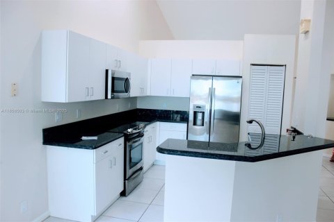 Casa en alquiler en Weston, Florida, 3 dormitorios, 142.33 m2 № 1890932 - foto 6