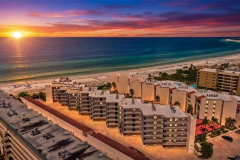 Condo in Sarasota, Florida, 2 bedrooms  № 2351755