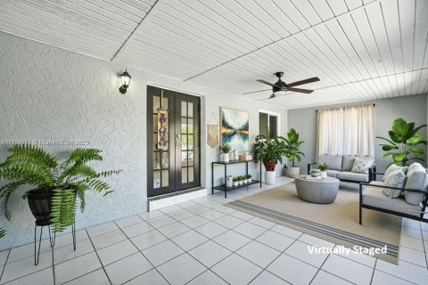 House in Miami, Florida 5 bedrooms, 214.05 sq.m. № 1948522 - photo 12