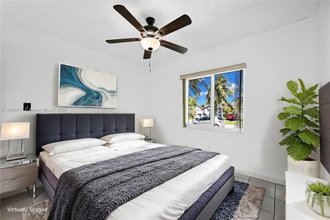 House in Miami, Florida 5 bedrooms, 214.05 sq.m. № 1948522 - photo 7