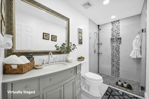 House in Miami, Florida 5 bedrooms, 214.05 sq.m. № 1948522 - photo 8