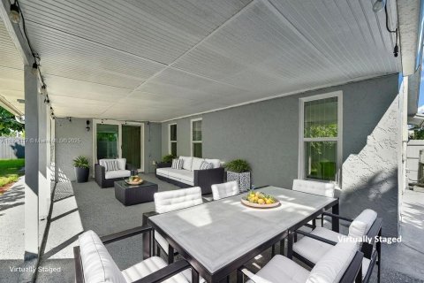 House in Miami, Florida 5 bedrooms, 214.05 sq.m. № 1948522 - photo 13