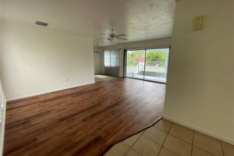 House in Port Charlotte, Florida 2 bedrooms, 115.48 sq.m. № 1898861 - photo 10