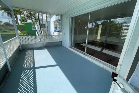House in Port Charlotte, Florida 2 bedrooms, 115.48 sq.m. № 1898861 - photo 7