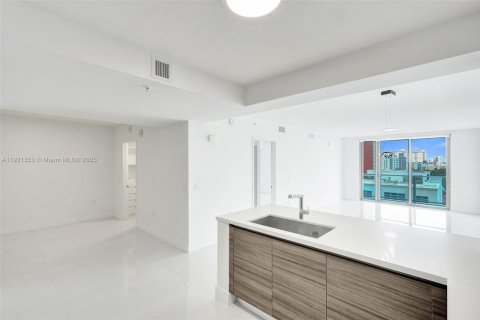 Condominio en venta en Sunny Isles Beach, Florida, 2 dormitorios, 143.16 m2 № 1976083 - foto 2
