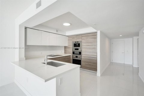 Condominio en venta en Sunny Isles Beach, Florida, 2 dormitorios, 143.16 m2 № 1976083 - foto 18