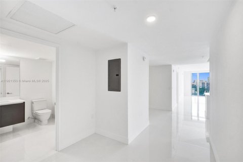 Condominio en venta en Sunny Isles Beach, Florida, 2 dormitorios, 143.16 m2 № 1976083 - foto 5