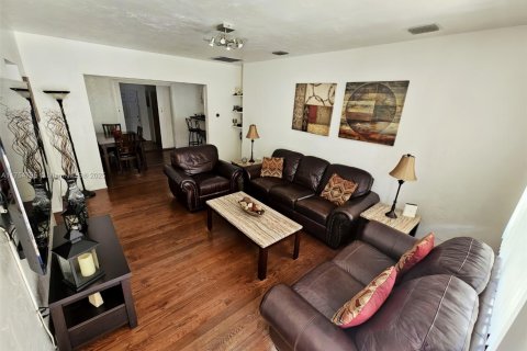 Villa ou maison à vendre à Miami, Floride: 4 chambres, 123.19 m2 № 1861116 - photo 14