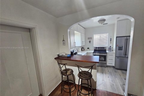 Villa ou maison à vendre à Miami, Floride: 4 chambres, 123.19 m2 № 1861116 - photo 18