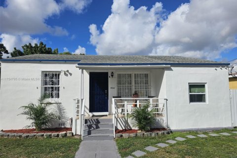 Villa ou maison à vendre à Miami, Floride: 4 chambres, 123.19 m2 № 1861116 - photo 3