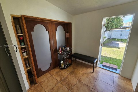 Villa ou maison à vendre à Miami, Floride: 4 chambres, 123.19 m2 № 1861116 - photo 26