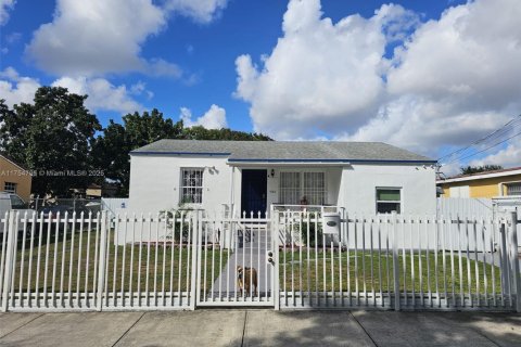 Villa ou maison à vendre à Miami, Floride: 4 chambres, 123.19 m2 № 1861116 - photo 2