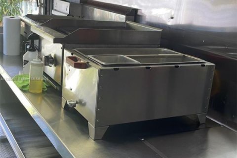 Commercial property in Doral, Florida № 1985085 - photo 3