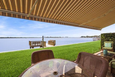 Condo in North Palm Beach, Florida, 2 bedrooms  № 2153818 - photo 3