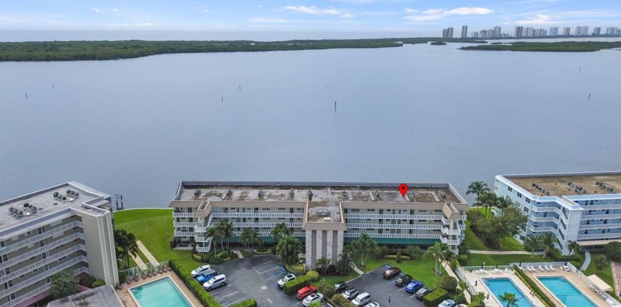 Condo in North Palm Beach, Florida, 2 bedrooms  № 2153818