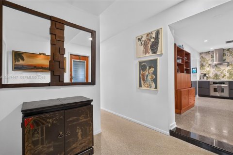 House in Wilton Manors, Florida 3 bedrooms, 145.86 sq.m. № 2392837 - photo 22