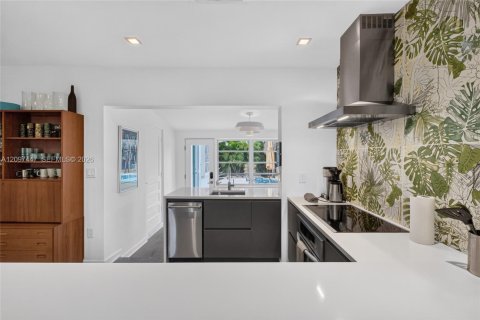 House in Wilton Manors, Florida 3 bedrooms, 145.86 sq.m. № 2392837 - photo 7
