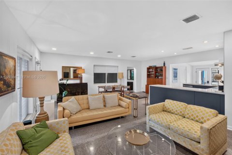 House in Wilton Manors, Florida 3 bedrooms, 145.86 sq.m. № 2392837 - photo 15