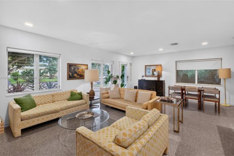 House in Wilton Manors, Florida 3 bedrooms, 145.86 sq.m. № 2392837 - photo 14