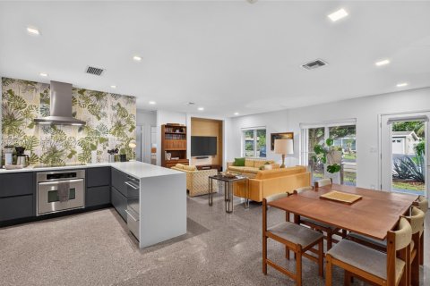House in Wilton Manors, Florida 3 bedrooms, 145.86 sq.m. № 2392837 - photo 6