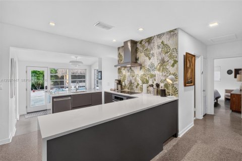 House in Wilton Manors, Florida 3 bedrooms, 145.86 sq.m. № 2392837 - photo 9