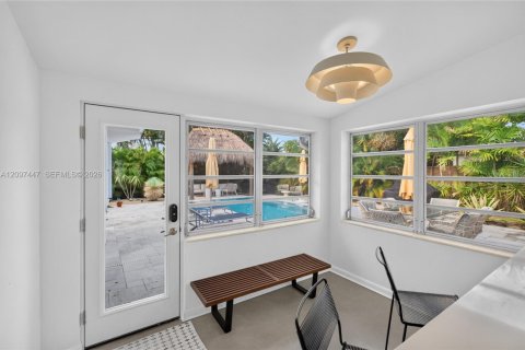 House in Wilton Manors, Florida 3 bedrooms, 145.86 sq.m. № 2392837 - photo 30