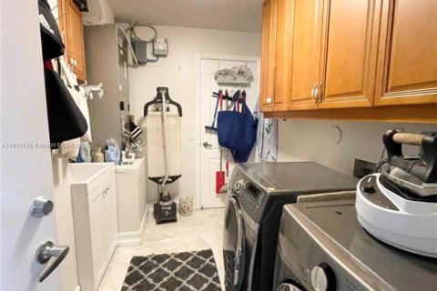 Casa en venta en Weston, Florida, 5 dormitorios, 272.67 m2 № 1772353 - foto 29