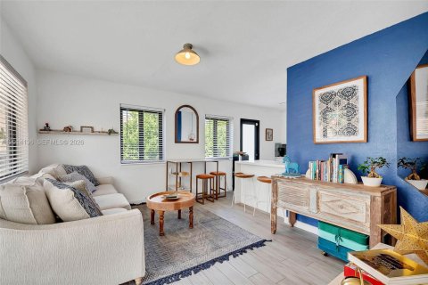 House in Miami, Florida 3 bedrooms, 79.34 sq.m. № 2076095