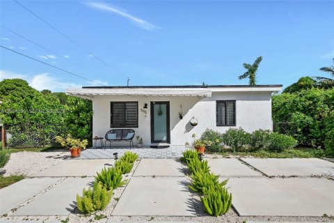 House in Miami, Florida 3 bedrooms, 79.34 sq.m. № 2076095 - photo 12