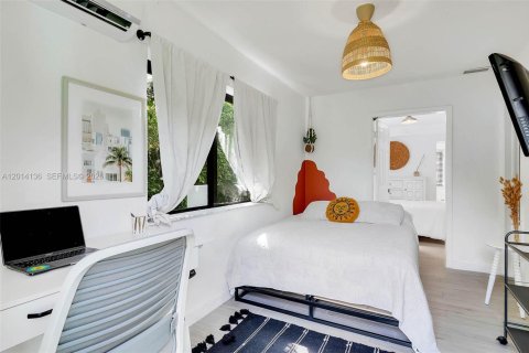 House in Miami, Florida 3 bedrooms, 79.34 sq.m. № 2076095 - photo 9