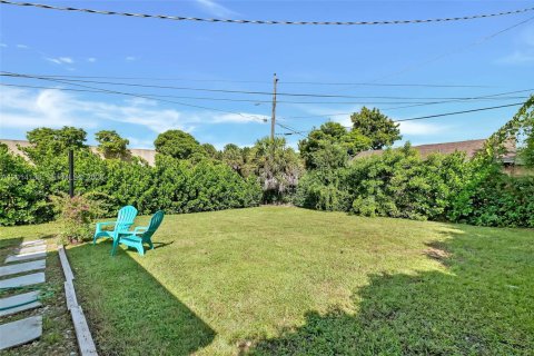 House in Miami, Florida 3 bedrooms, 79.34 sq.m. № 2076095 - photo 10