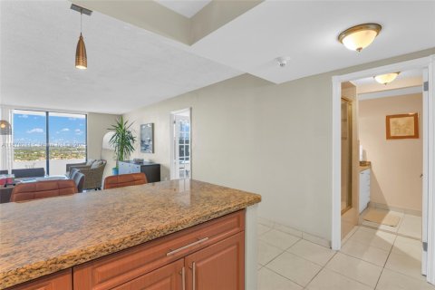 Condo in Hallandale Beach, Florida, 1 bedroom  № 1927698 - photo 11