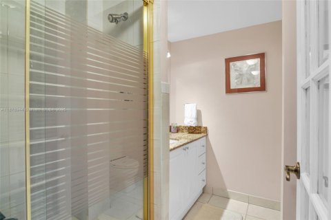Condo in Hallandale Beach, Florida, 1 bedroom  № 1927698 - photo 12