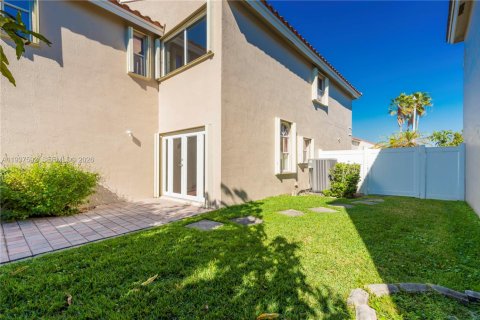 House in Pembroke Pines, Florida 4 bedrooms, 235.04 sq.m. № 1996087 - photo 24