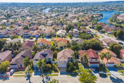 House in Pembroke Pines, Florida 4 bedrooms, 235.04 sq.m. № 1996087 - photo 27