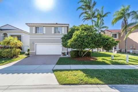 House in Pembroke Pines, Florida 4 bedrooms, 235.04 sq.m. № 1996087