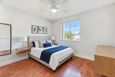 House in Pembroke Pines, Florida 4 bedrooms, 235.04 sq.m. № 1996087 - photo 16