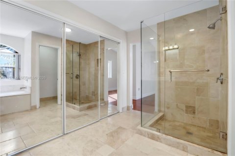 House in Pembroke Pines, Florida 4 bedrooms, 235.04 sq.m. № 1996087 - photo 13