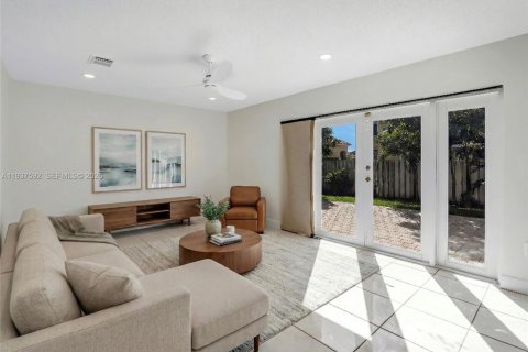 House in Pembroke Pines, Florida 4 bedrooms, 235.04 sq.m. № 1996087 - photo 9