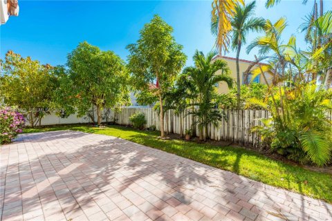 House in Pembroke Pines, Florida 4 bedrooms, 235.04 sq.m. № 1996087 - photo 20