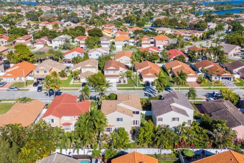 House in Pembroke Pines, Florida 4 bedrooms, 235.04 sq.m. № 1996087 - photo 28