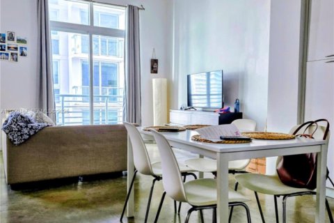 Condominio en venta en Miami, Florida, 1 dormitorio, 58.06 m2 № 2192771 - foto 3